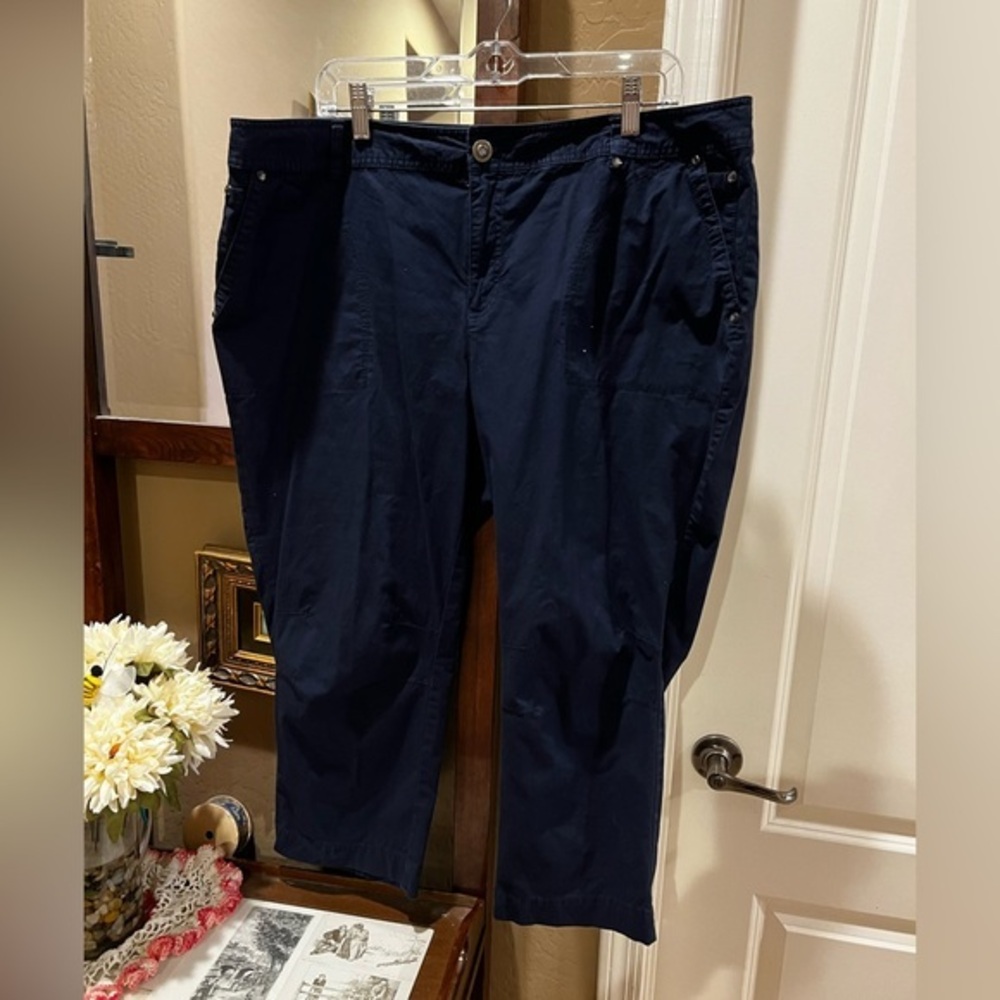INC International Concepts Relaxed fit Women’s Cargo Capris Navy Size 18W - Picture 1 of 8